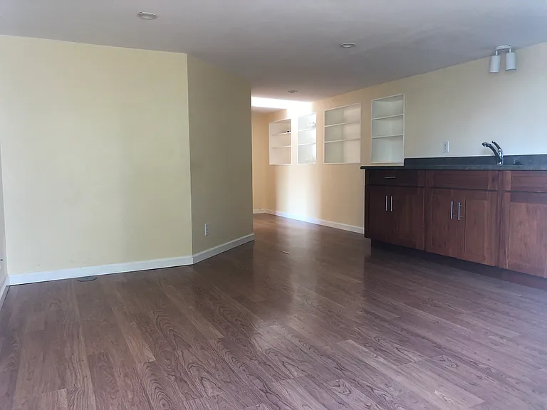 1361 Frank St — Photo 3
