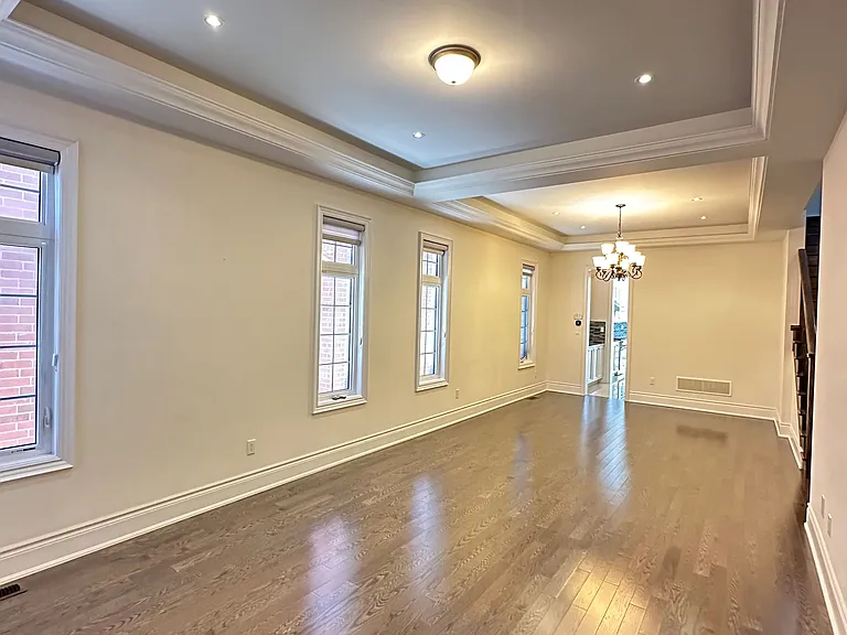 11 Yates Ave — Photo 4