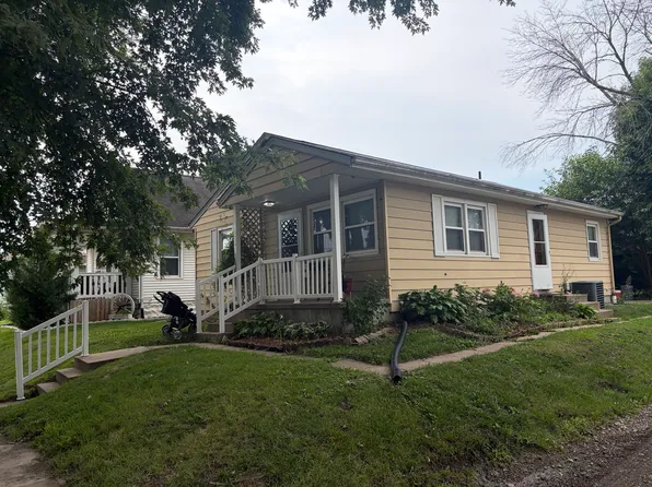 1114 11th St NW, Cedar Rapids, IA 52405