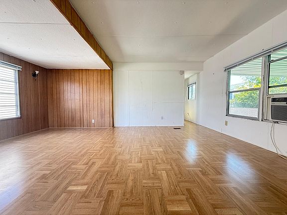 5th image of 60 Wilson Way Space 70
