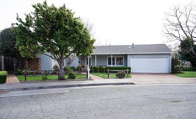 1st image of 979 Rosewood Dr