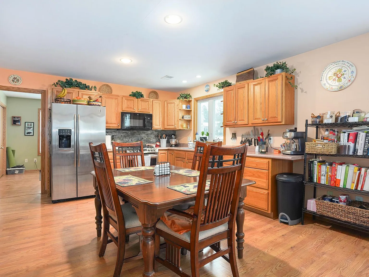 3 bed, 1800 sqft, $2,400 — Photo 4