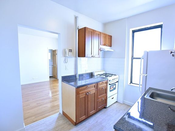 2nd image of 2849 34th St APT 18