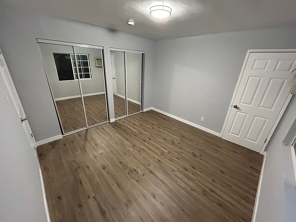 2nd image of 2920 4th Ave