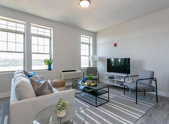 4th image of 70 Ashburton Ave #5N