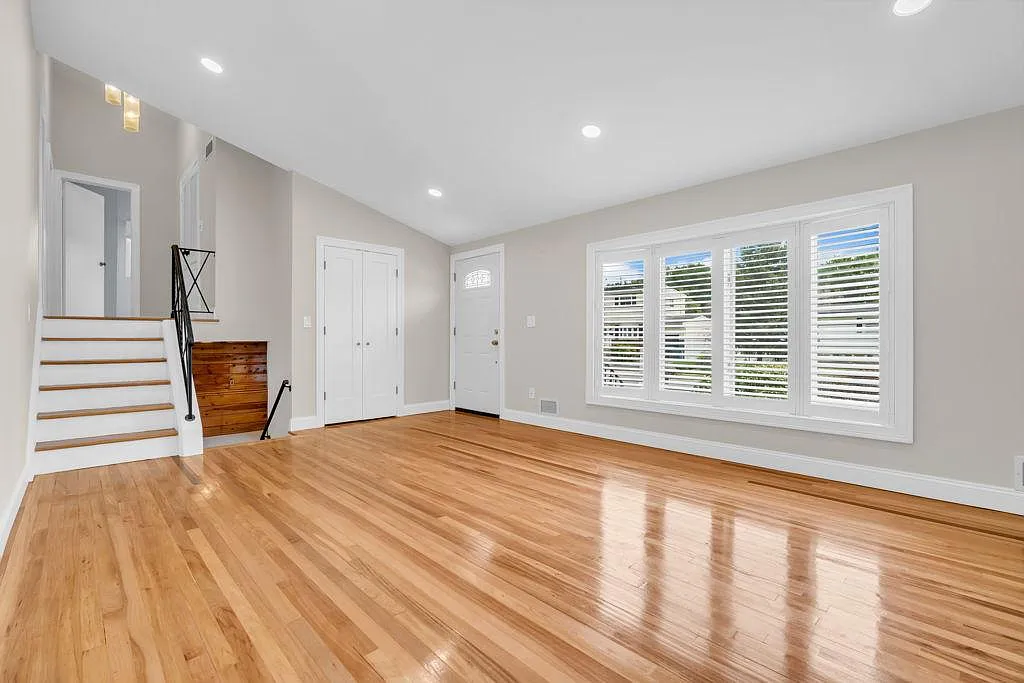 61 Cornell Dr — Photo 2