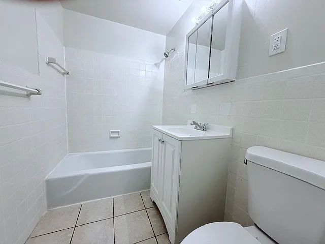 711 Farmington Ave — Photo 17