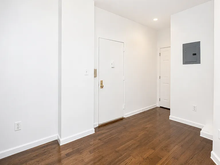41 Henry St #6 — Photo 2
