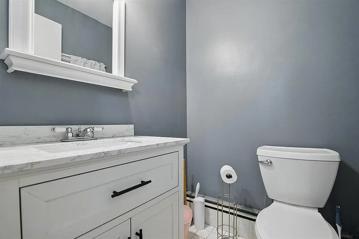 112 E Brown St — Photo 4