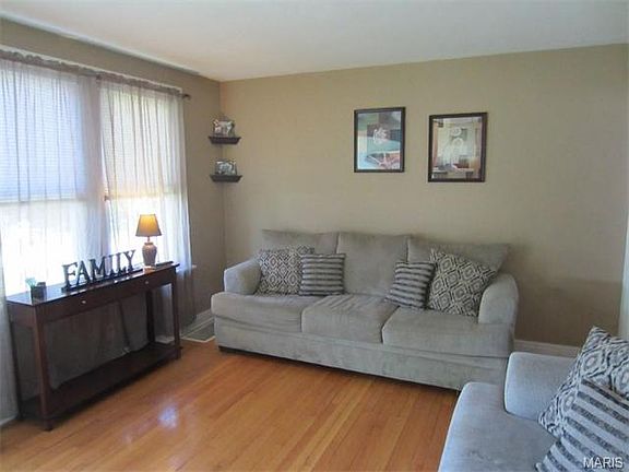 3rd image of 3664 Anita Ln