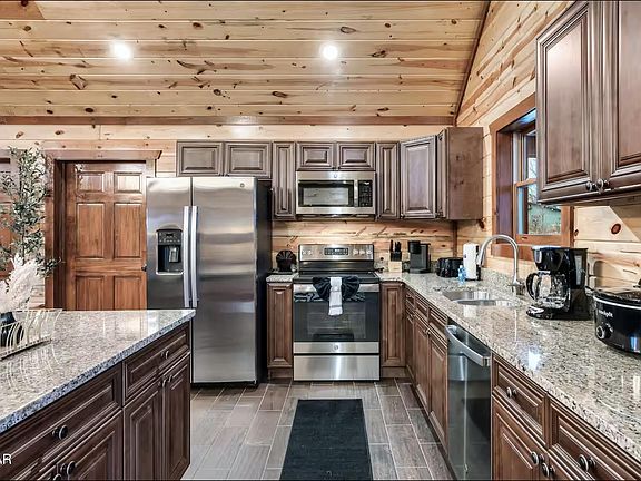 3rd image of 2591 Rogers Way