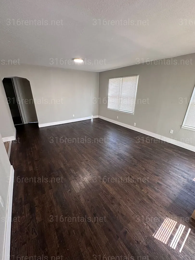 $950- 2 Bed 1 Bath - Beautiful Duplex *Coming Soon* — Photo 3