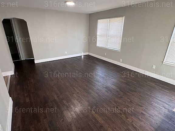 4th image of 820-822 N Belmont St #0