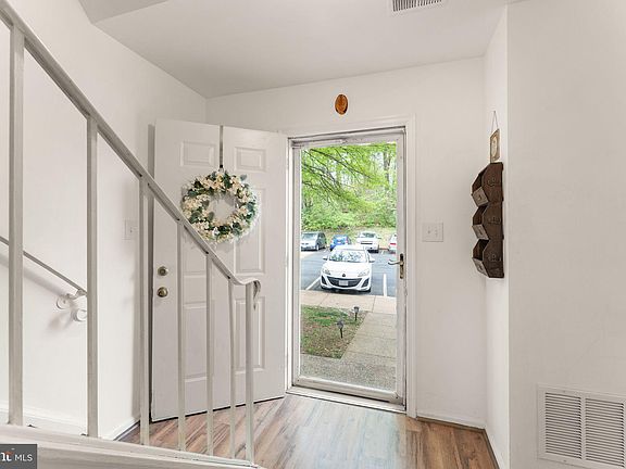 4th image of 978 Holborn Ct