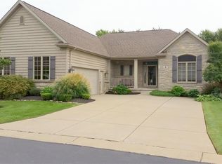 56 Hidden Creek Ct, Amherst, NY 14221