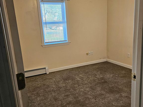 bedroom no closet