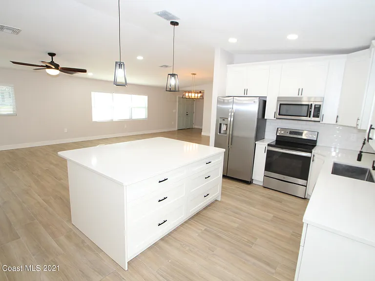 580 Pine Tree Dr — Photo 2