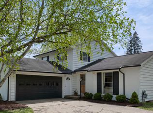 715 Marbury Dr SE, Ada, MI 49301