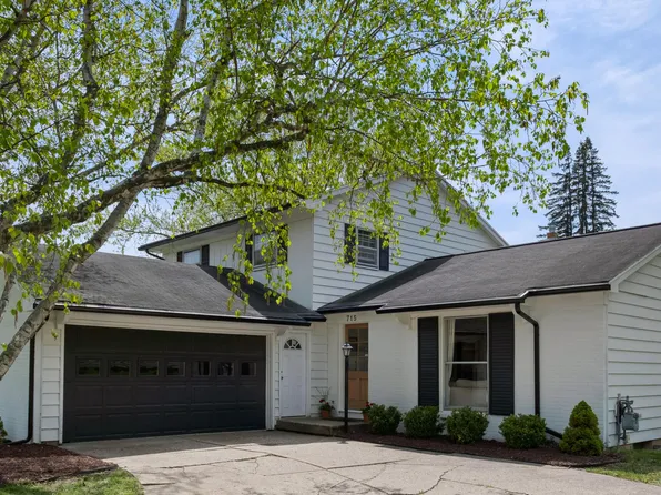 715 Marbury Dr SE, Ada, MI 49301