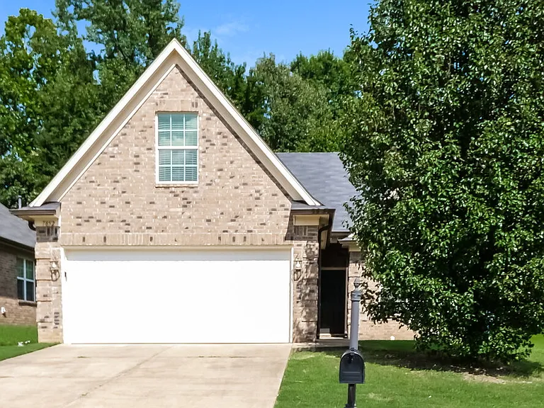 7852 Ridgedale Dr — Photo 1