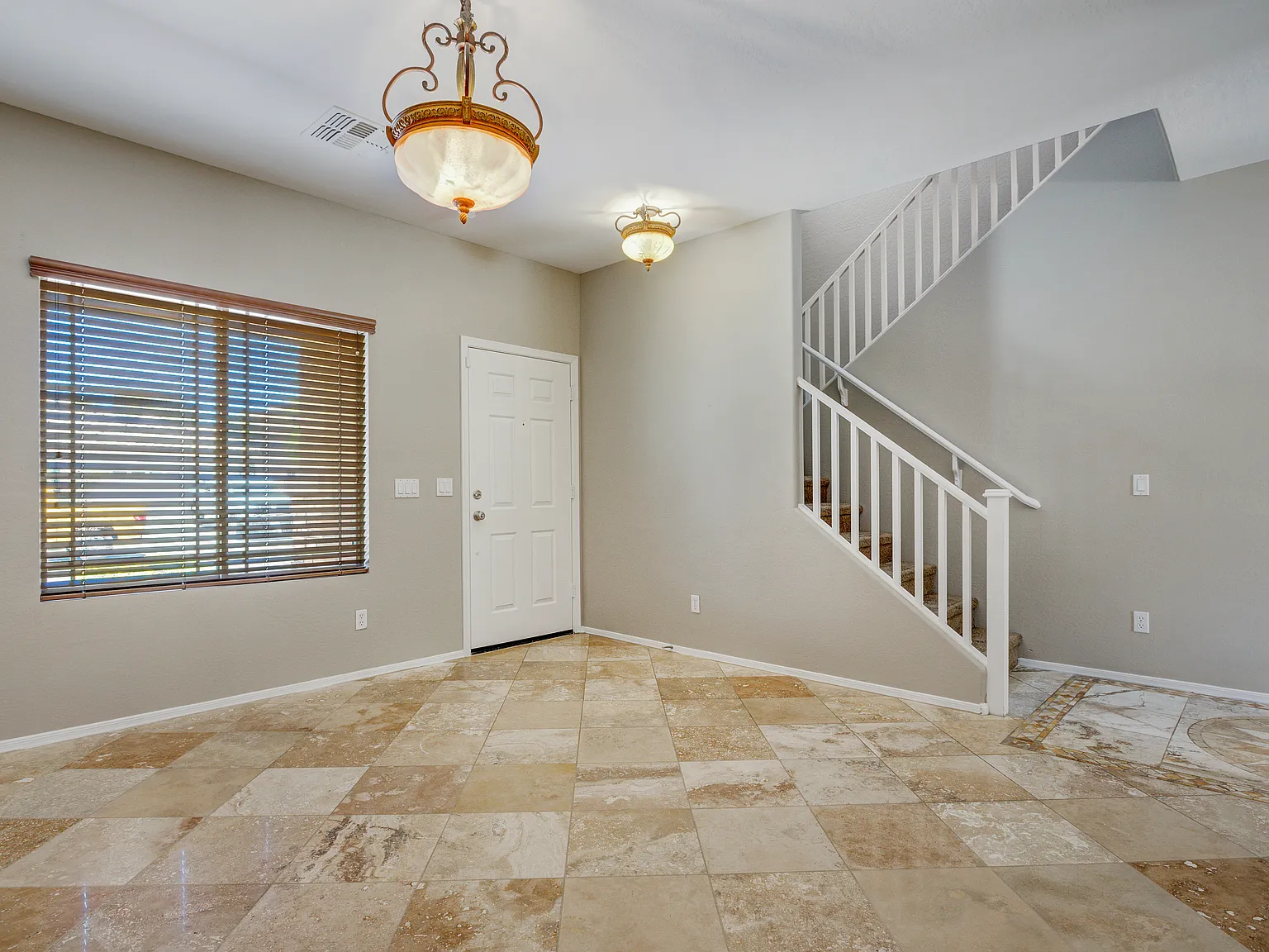 4 bed, 2495 sqft, $2,750 — Photo 3