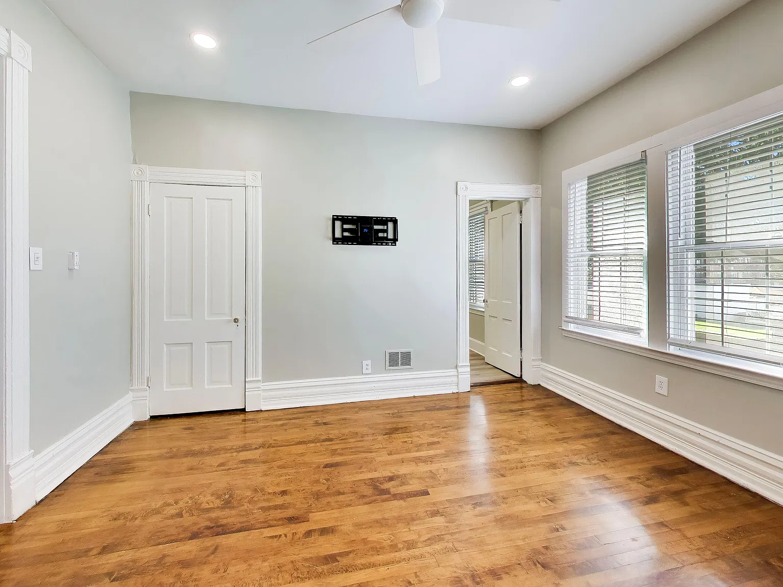 3 bed, 1067 sqft, $2,000 — Photo 4