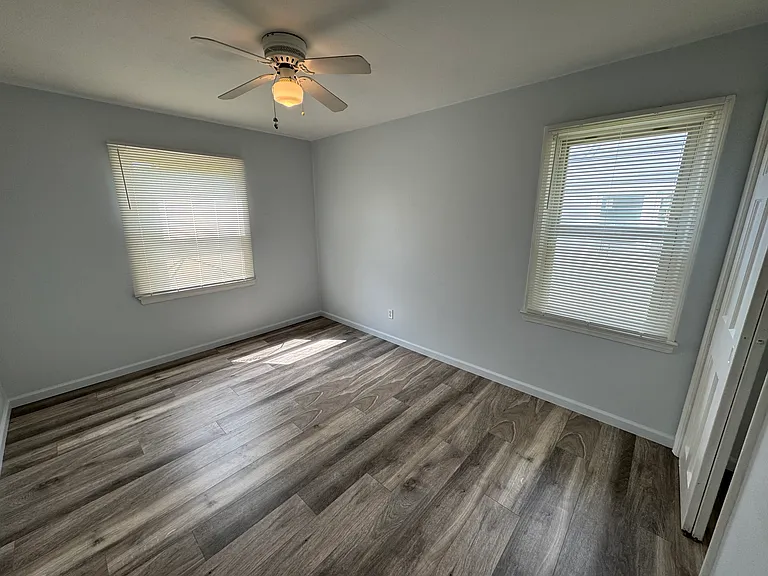 1411 Eastwood Ave — Photo 8
