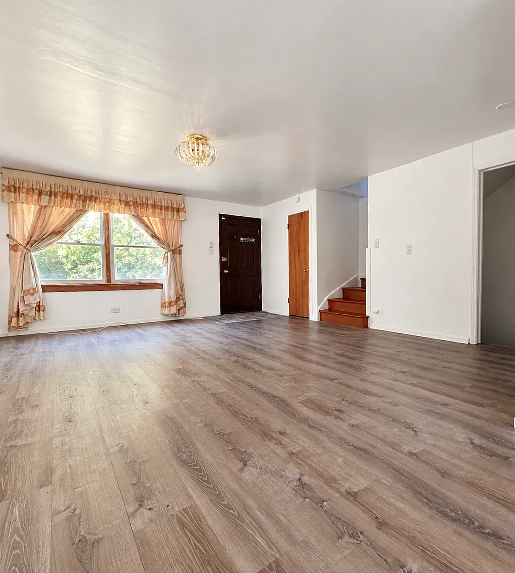 3 bed, 2.5 bath, 1120 sqft, $2,400 — Photo 1