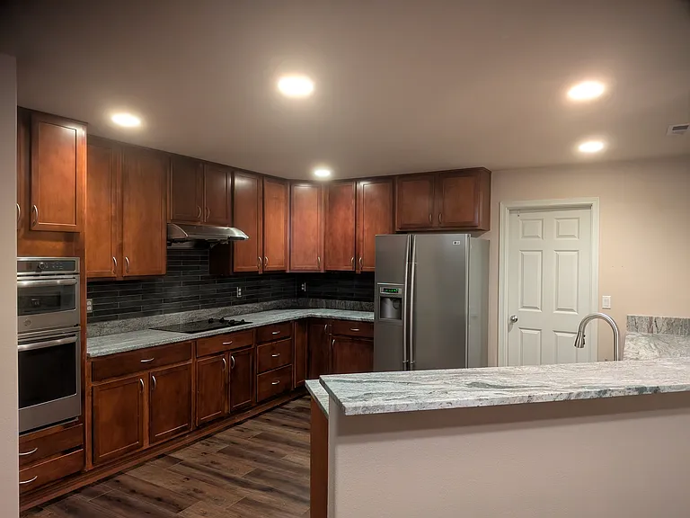 38 Dr SE — Photo 1