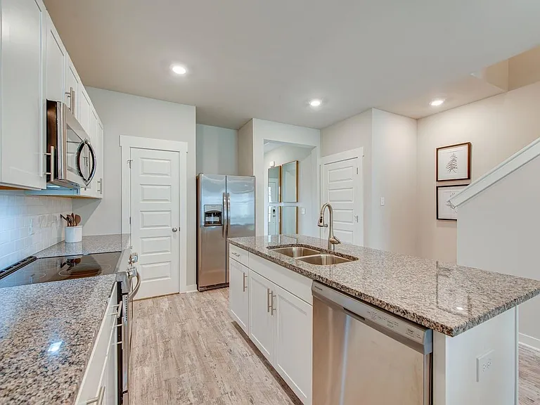 763 Mickelson Way — Photo 5