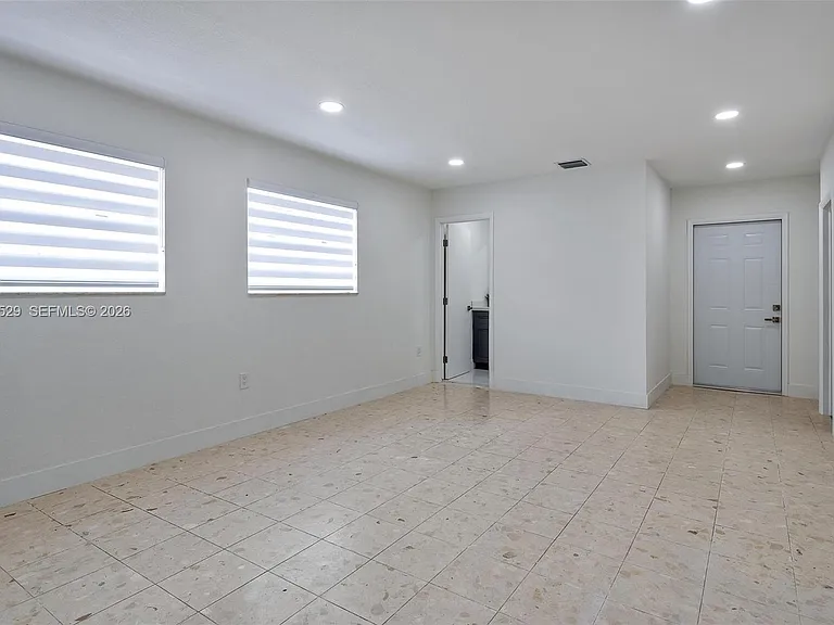 424 W 13th St — Photo 10