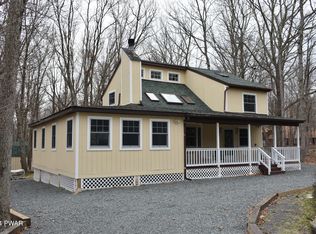 102 Franklin Dr, Lords Valley, PA 18428
