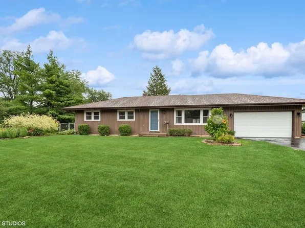 2 Northcrest Rd, Lake Zurich, IL 60047