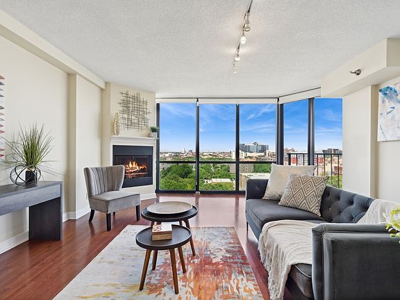 3rd image of 1309 N Wells St APT 1101