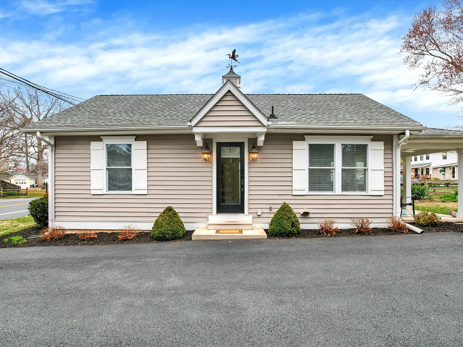 2 bed, 650 sqft, $1,950 — Photo 1
