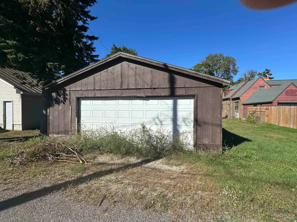 1617 14th Ave, Menominee, MI 49858