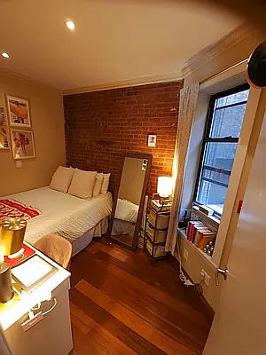 5th image of 253 Elizabeth St APT 3