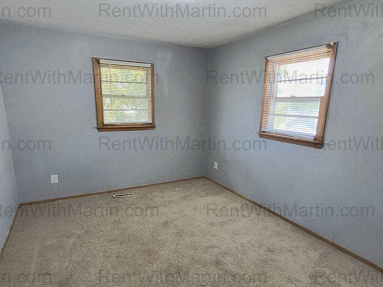 237 Miriam Dr — Photo 17
