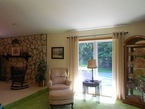 5th image of 1271 N Crestview Dr