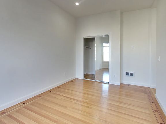 5th image of 842 Greenwich St S #A