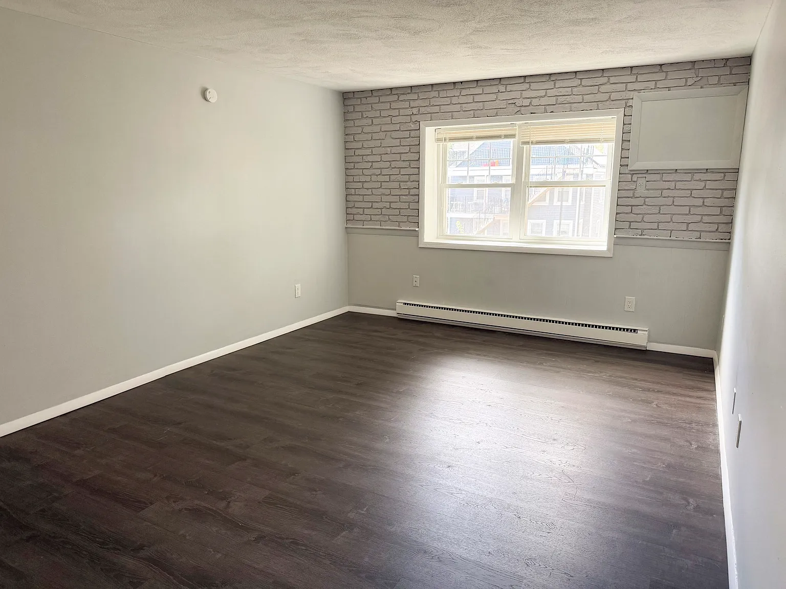 1 bed, 1.0 bath, 625 sqft, $1,695 — Photo 2