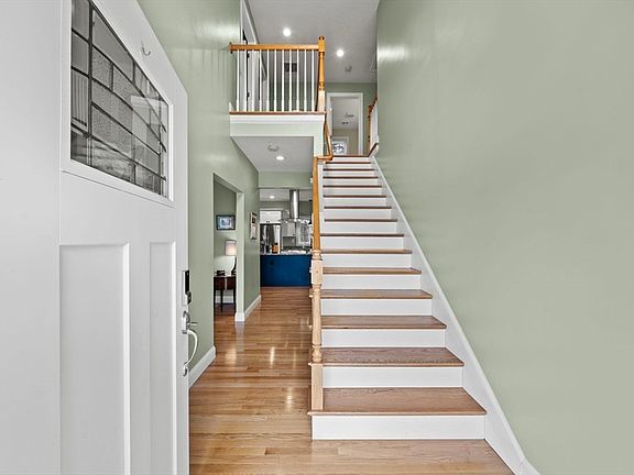 4th image of 697 Salisbury St