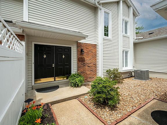 3rd image of 15019 Manor Knoll Dr