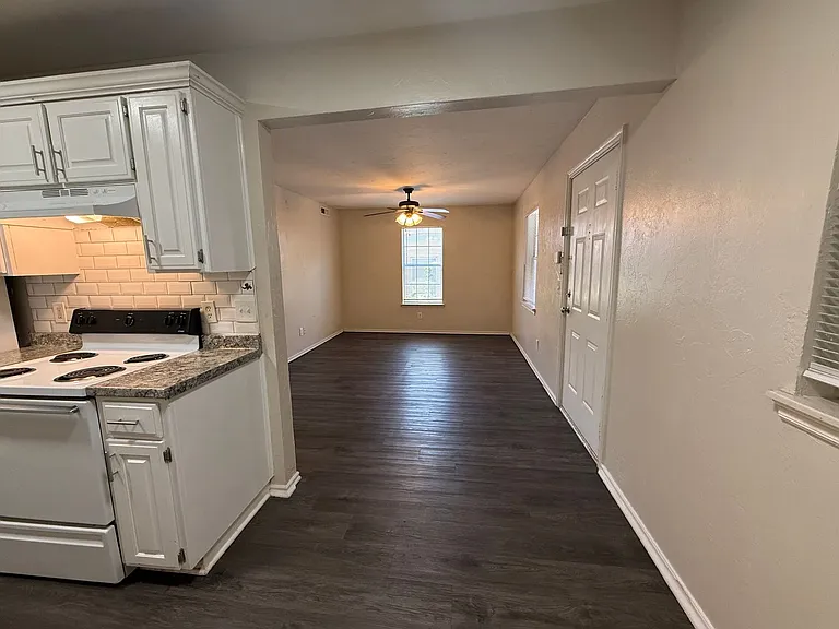 2021 NW 25th St #4 — Photo 8
