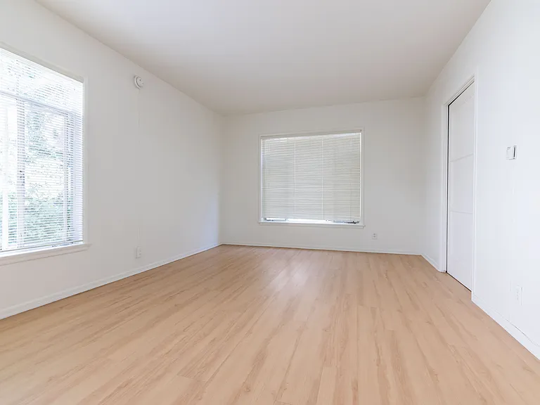 Gayley Manor Apartments — Photo 73