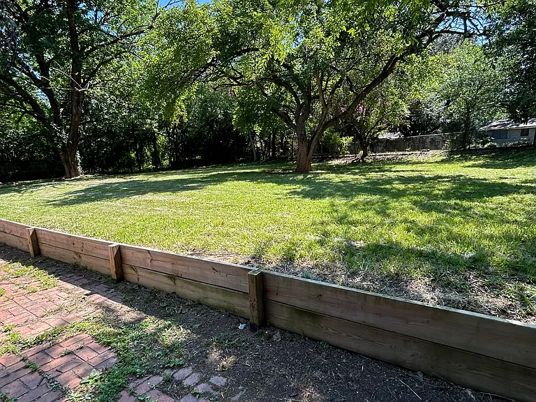 Maywood Cir — Photo 18