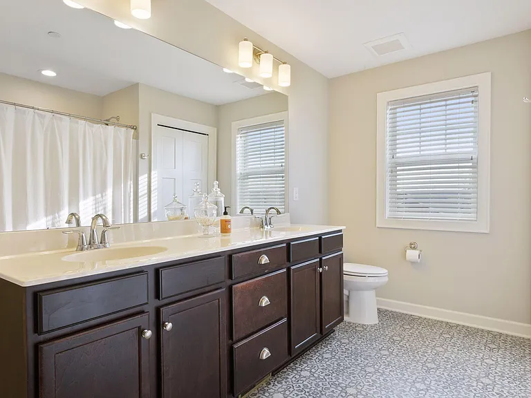 538 Tiffany Ln — Photo 12
