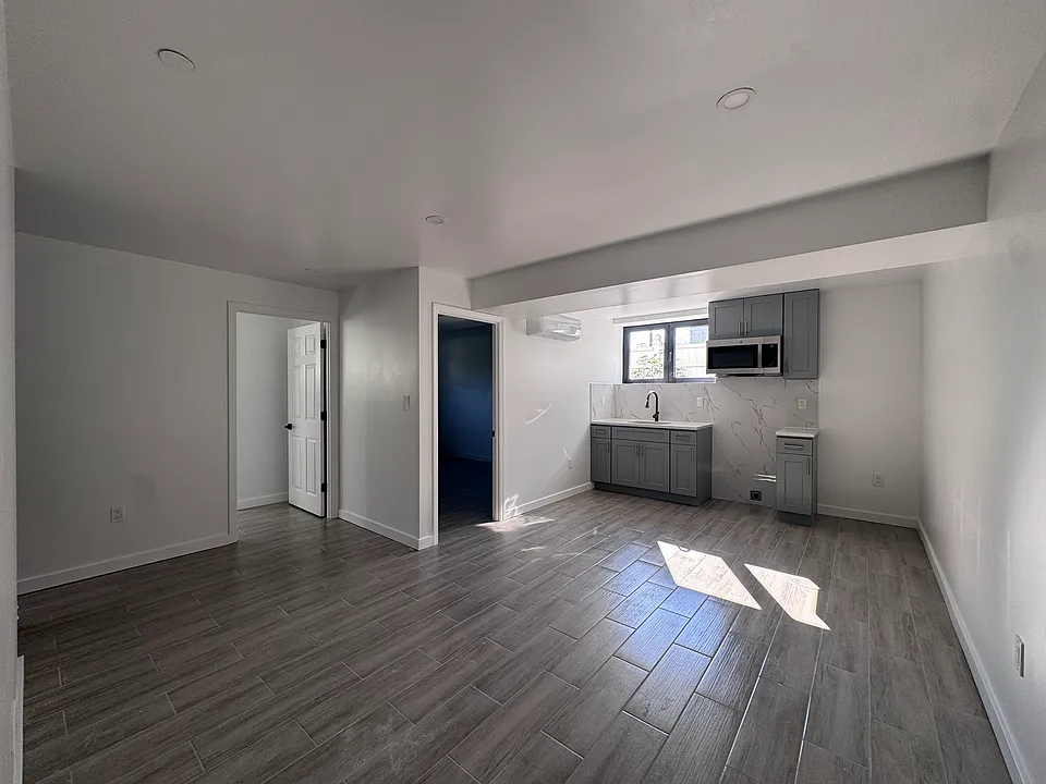 153 Hull Ave #1