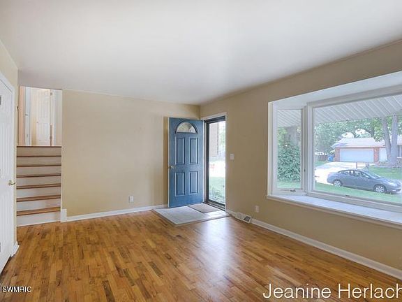 3rd image of 690 Westshire Ct NW