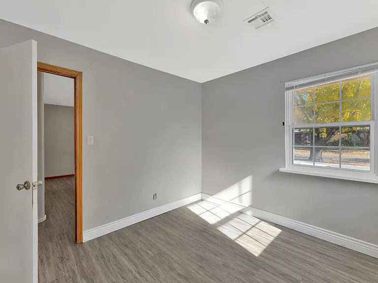 1937 N Garland Ave — Photo 12